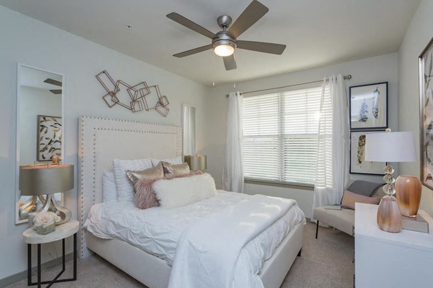 Tapestry At Brentwood Town Center Apartments, 400 Centerview Dr